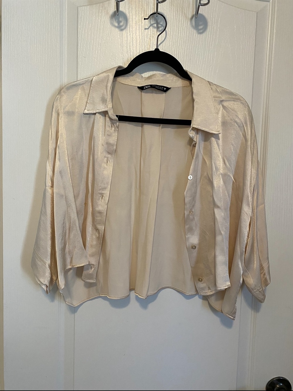 Zara Satin Button-Front Crop Shirt Jacket in Cream